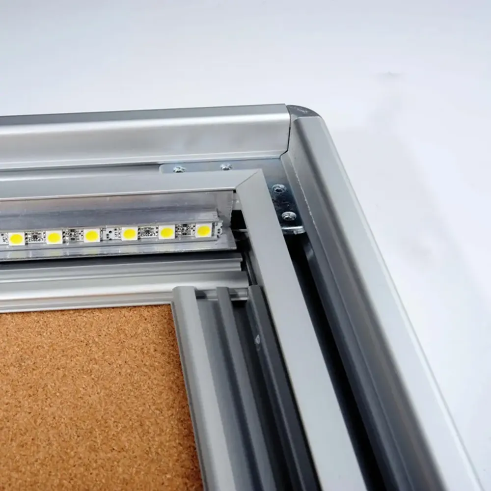 Avizier premium cu iluminare LED si sistem de inchidere-trimax