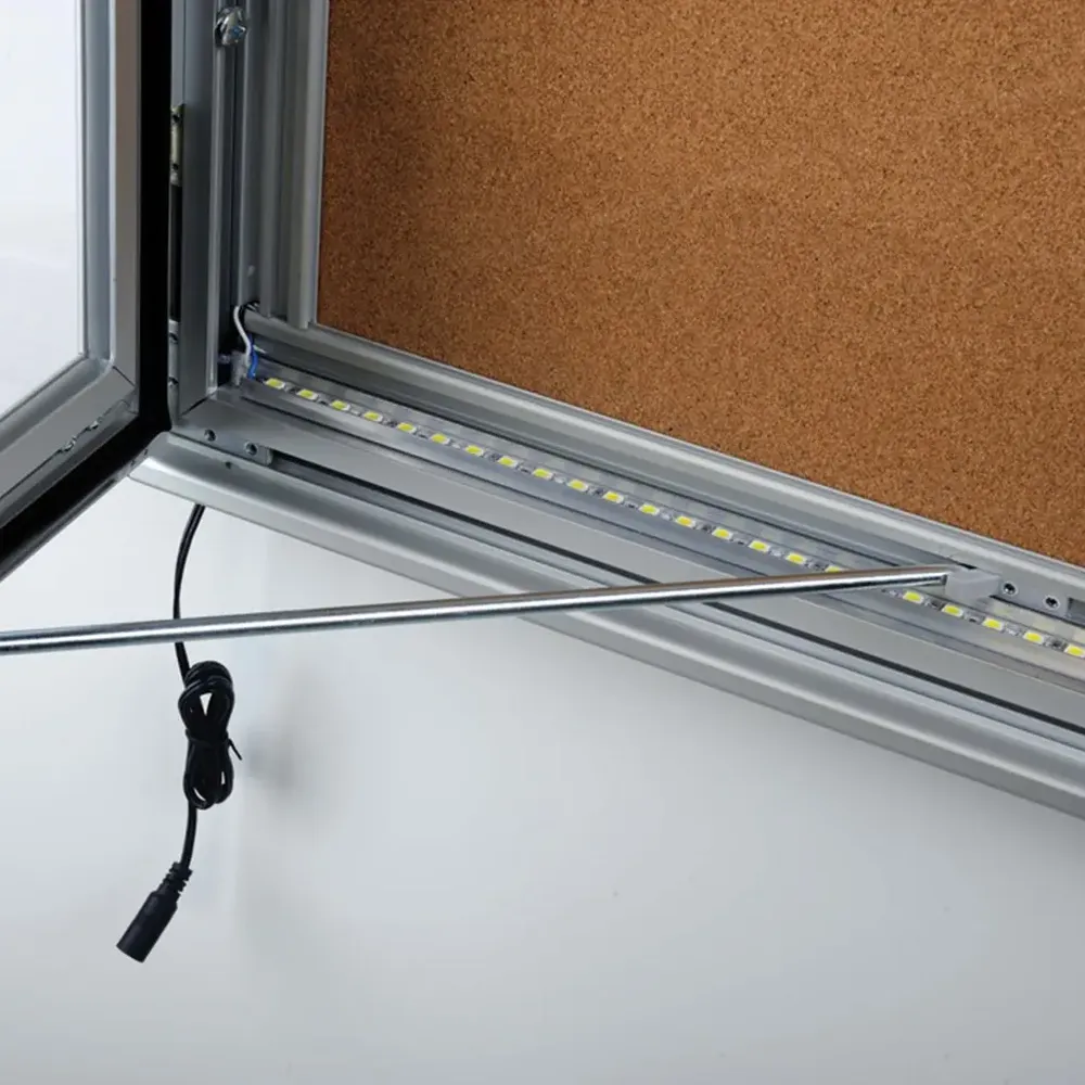 Avizier premium cu iluminare LED si sistem de inchidere-trimax