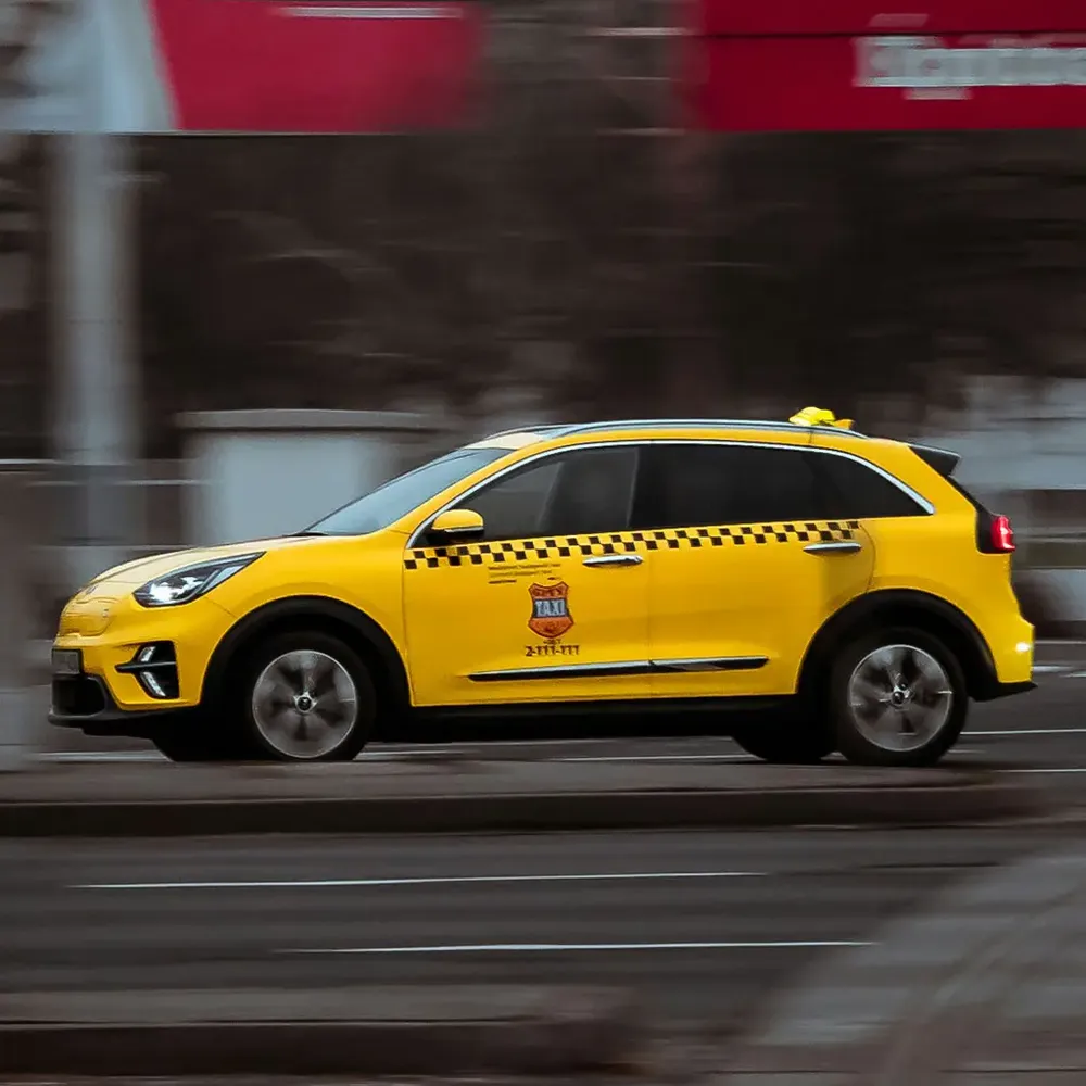 ORACAL 651 – Folie Autocolantă Lucioasă, Ideală pentru Inscripționarea Suprafețelor Drepte/Ușor curbate – Lățime 1260 mm-trimax