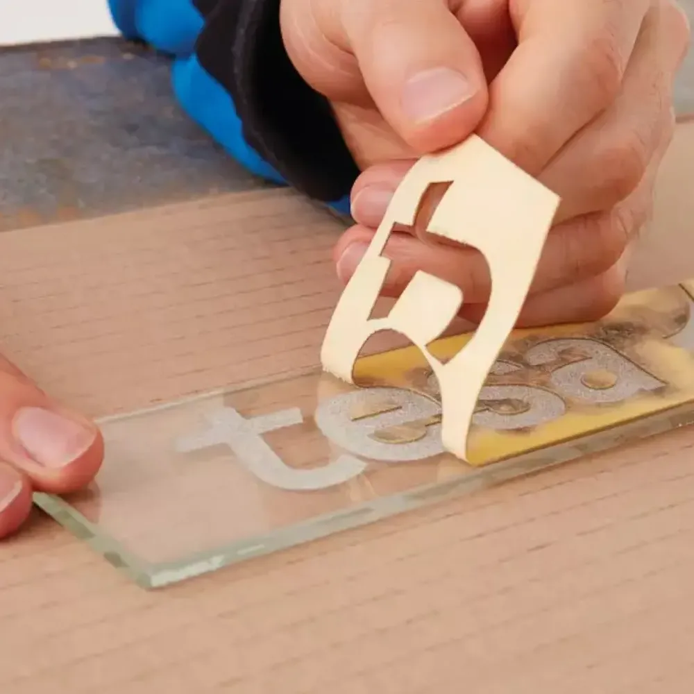 tesa® 4434 10 m x 50 mm Bandă de Mascare Premium pentru Aplicații de Sablare-trimax